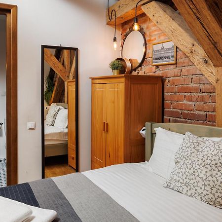 Wood House Republicii Hotel Brasov Ngoại thất bức ảnh