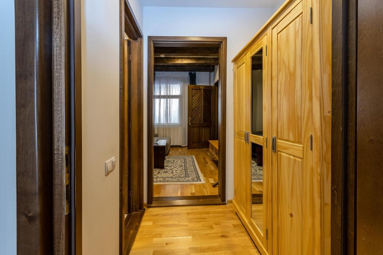 Wood House Republicii Hotel Brasov Ngoại thất bức ảnh