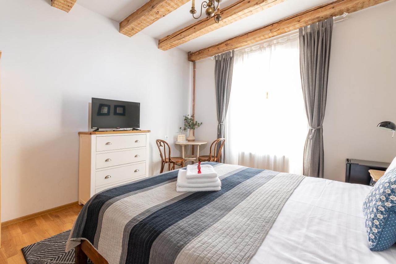 Wood House Republicii Hotel Brasov Ngoại thất bức ảnh