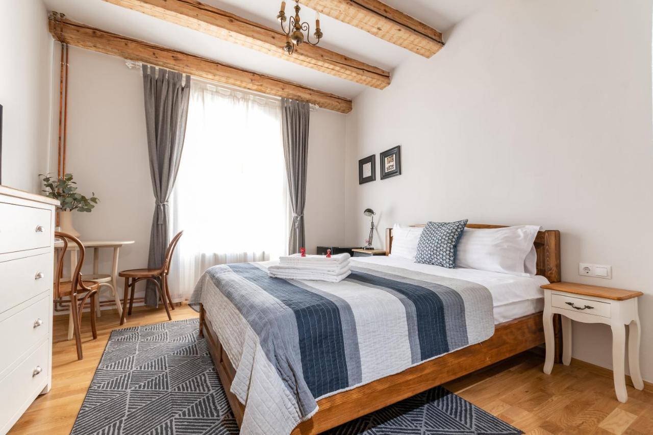 Wood House Republicii Hotel Brasov Ngoại thất bức ảnh