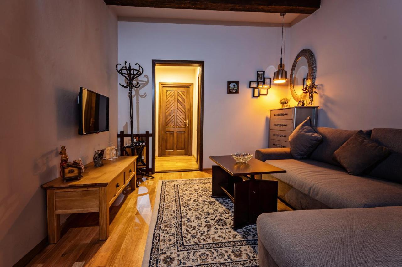 Wood House Republicii Hotel Brasov Ngoại thất bức ảnh