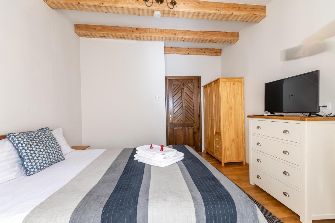 Wood House Republicii Hotel Brasov Ngoại thất bức ảnh