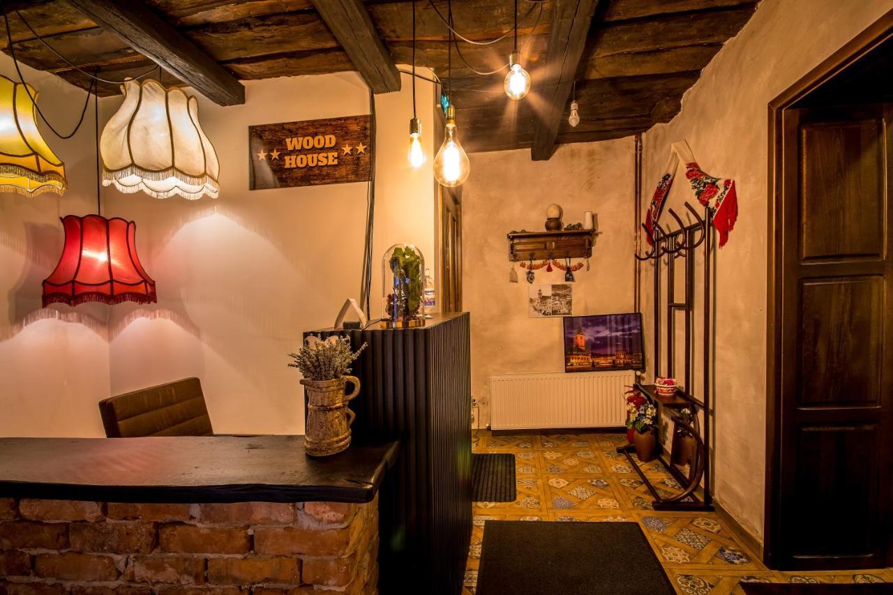 Wood House Republicii Hotel Brasov Ngoại thất bức ảnh