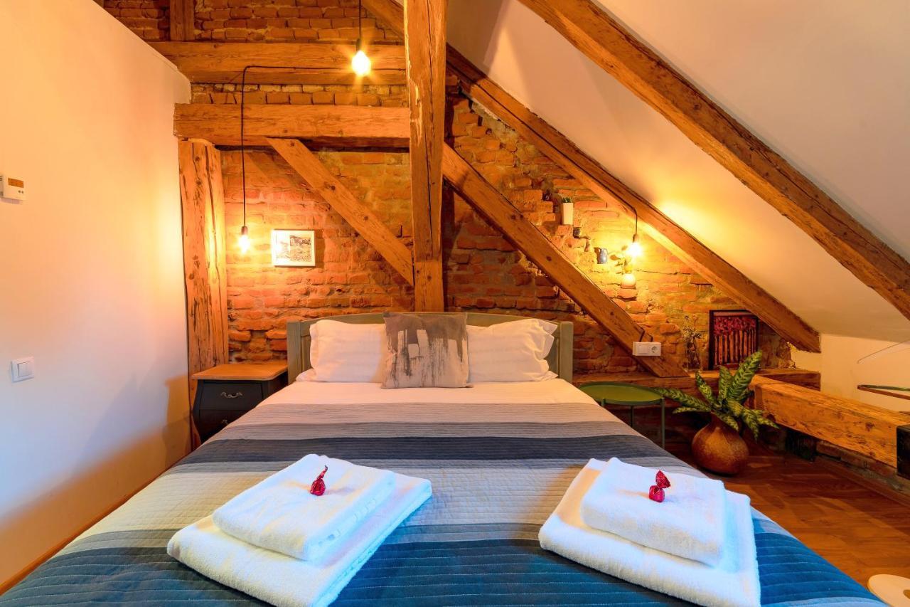 Wood House Republicii Hotel Brasov Ngoại thất bức ảnh