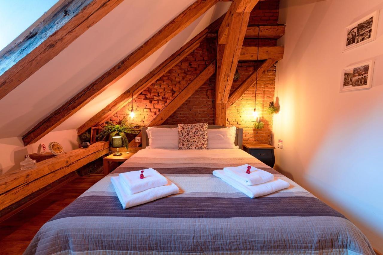 Wood House Republicii Hotel Brasov Ngoại thất bức ảnh