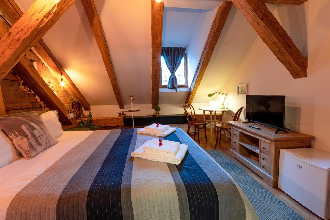 Wood House Republicii Hotel Brasov Ngoại thất bức ảnh