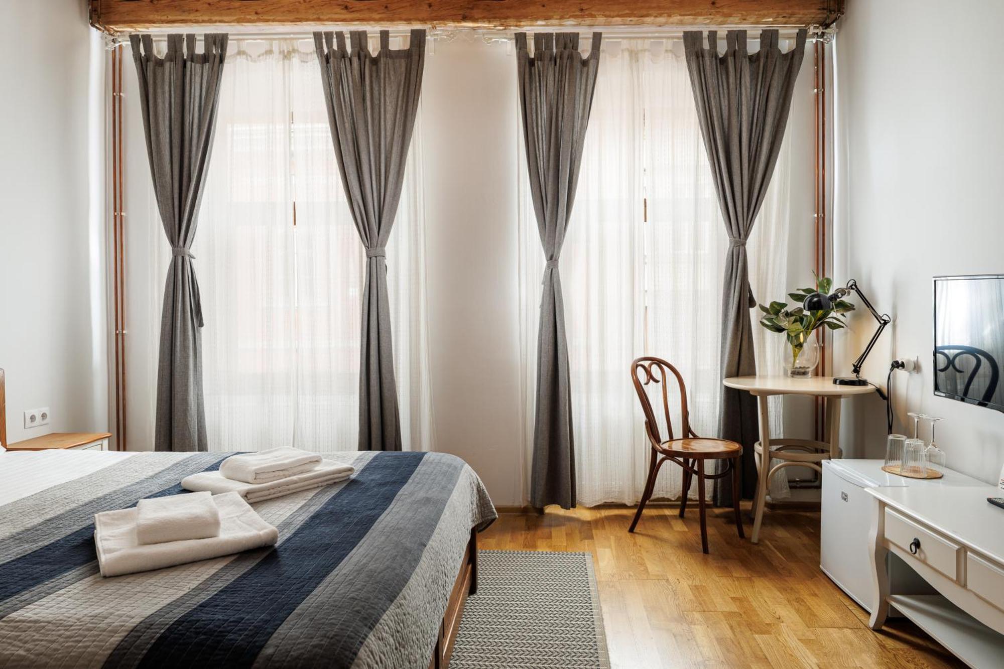 Wood House Republicii Hotel Brasov Ngoại thất bức ảnh