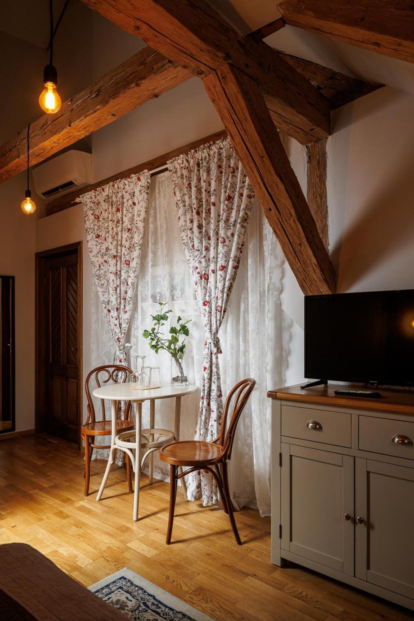 Wood House Republicii Hotel Brasov Ngoại thất bức ảnh
