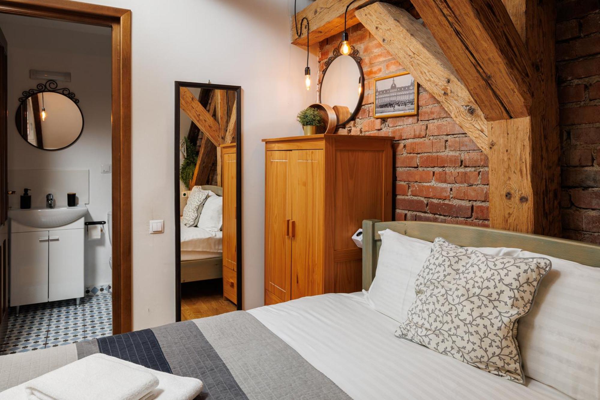Wood House Republicii Hotel Brasov Ngoại thất bức ảnh