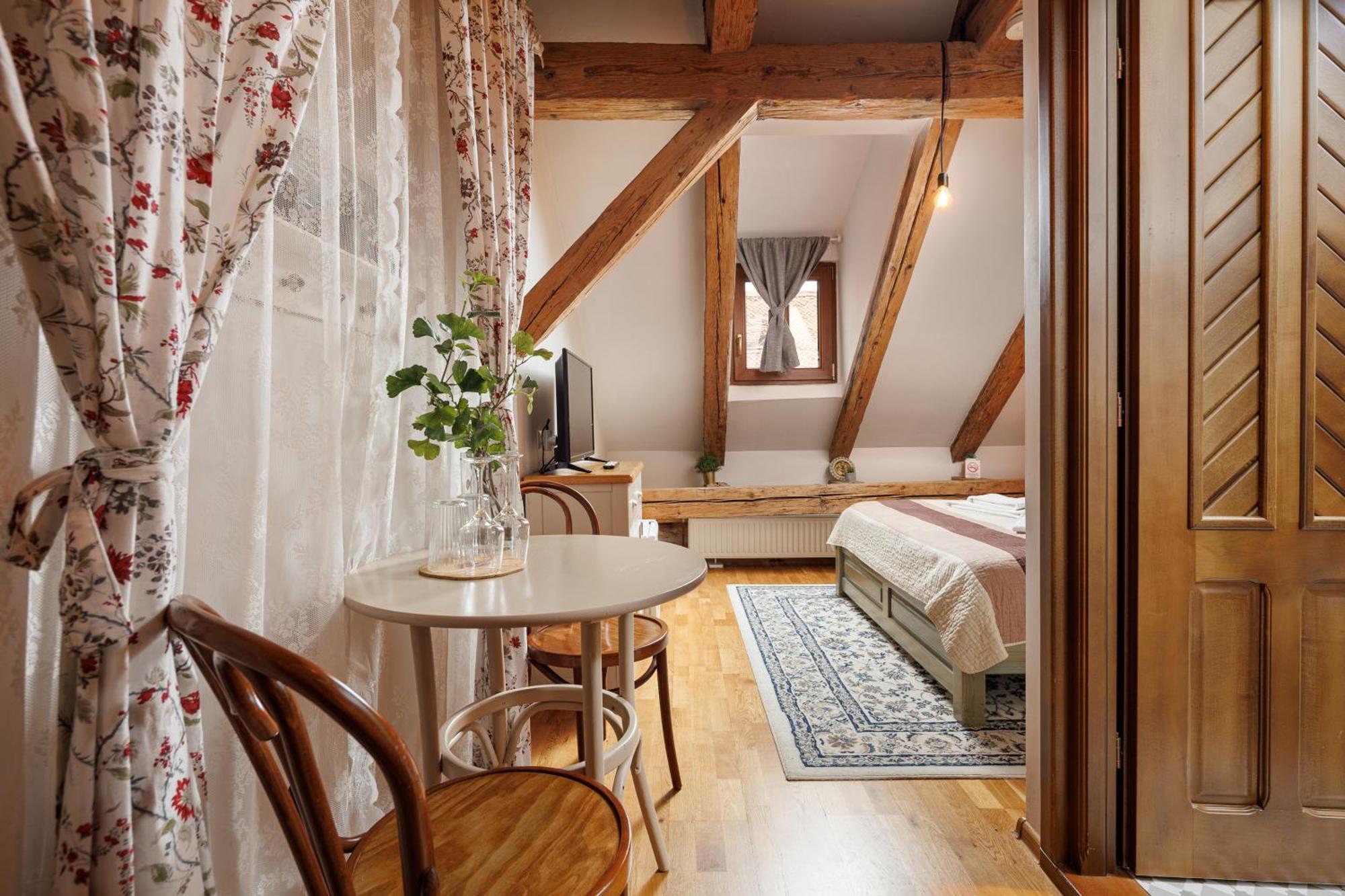 Wood House Republicii Hotel Brasov Ngoại thất bức ảnh