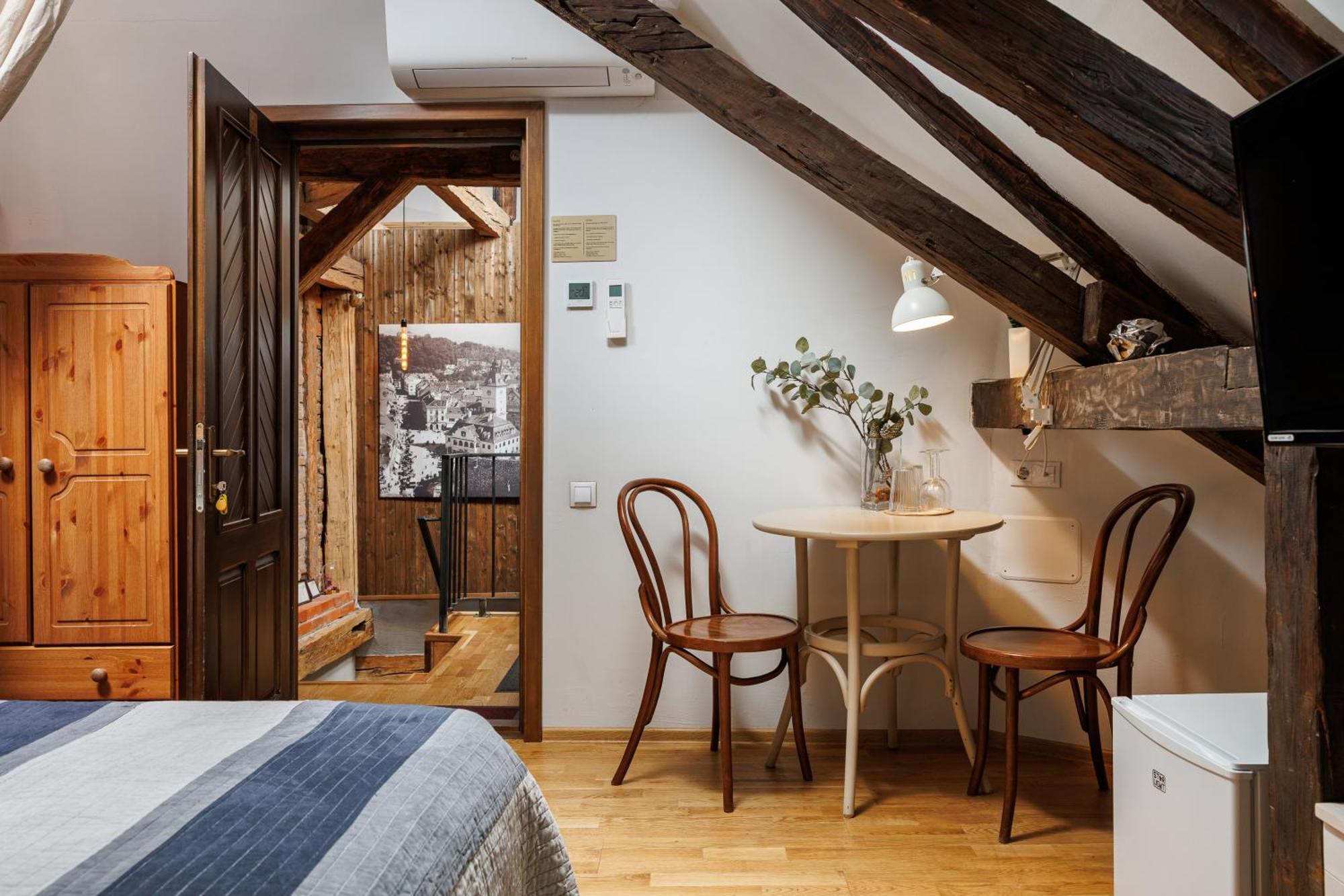 Wood House Republicii Hotel Brasov Ngoại thất bức ảnh