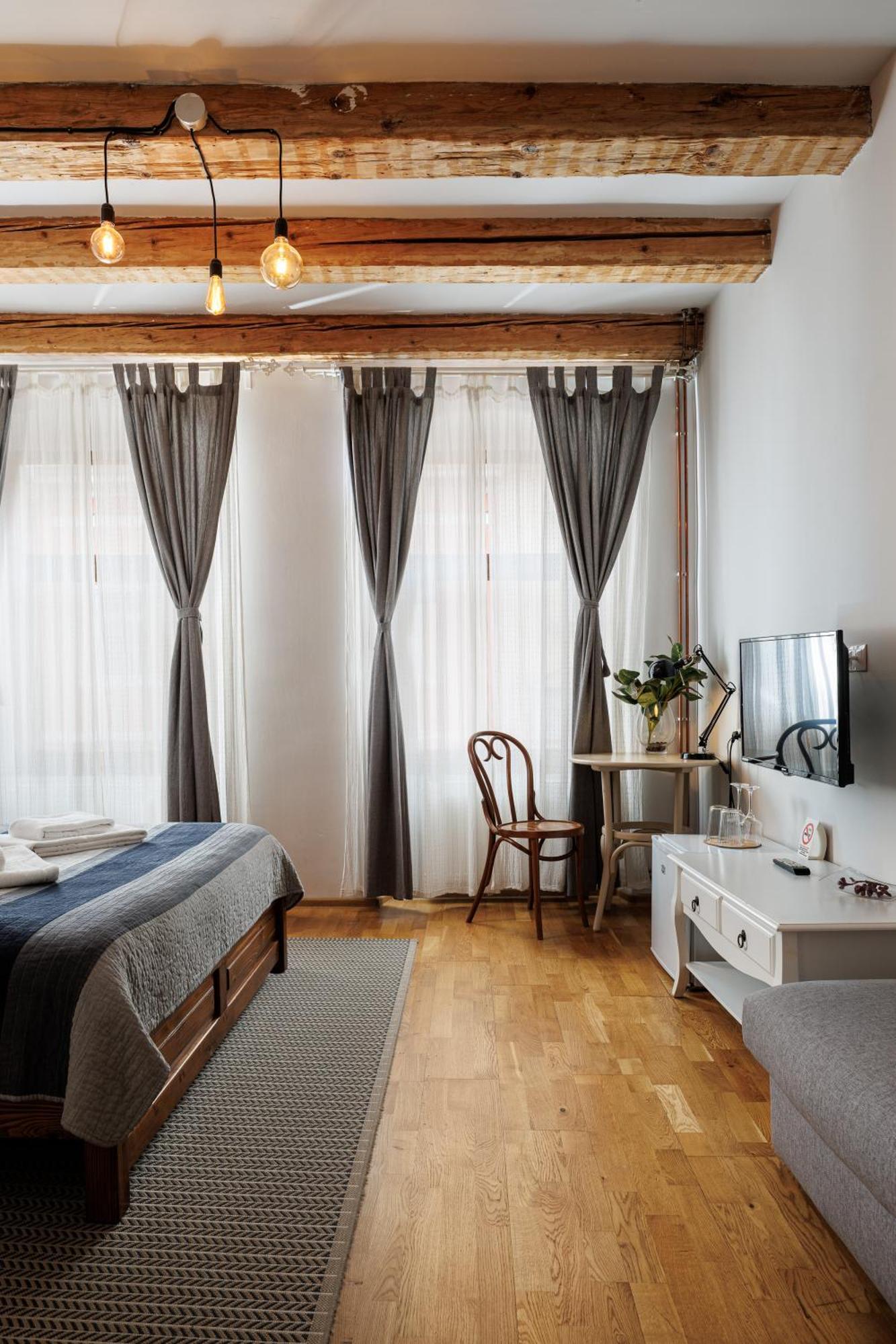 Wood House Republicii Hotel Brasov Ngoại thất bức ảnh