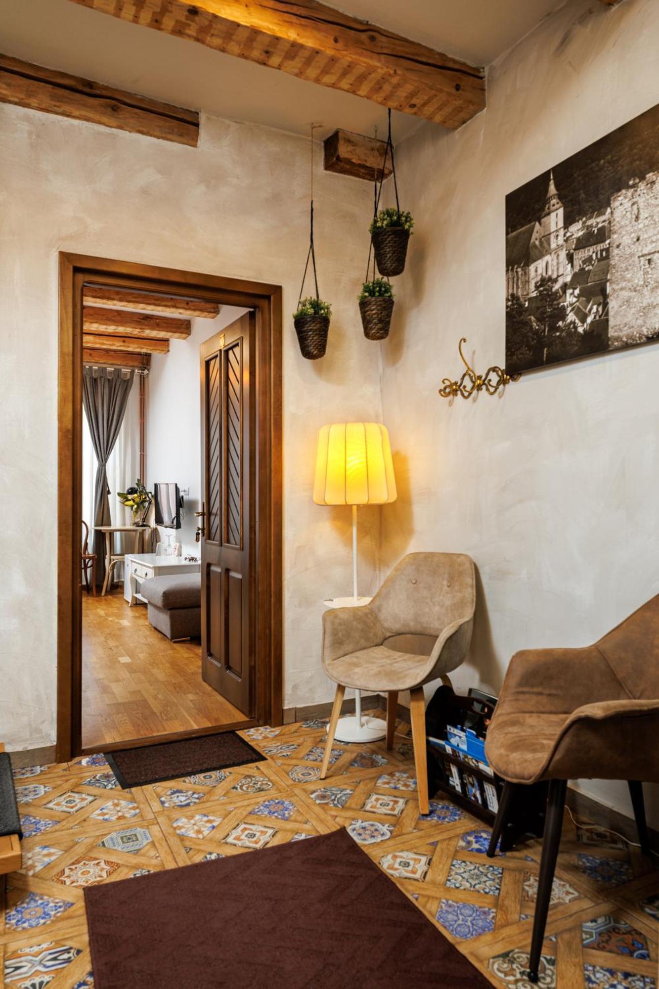 Wood House Republicii Hotel Brasov Ngoại thất bức ảnh