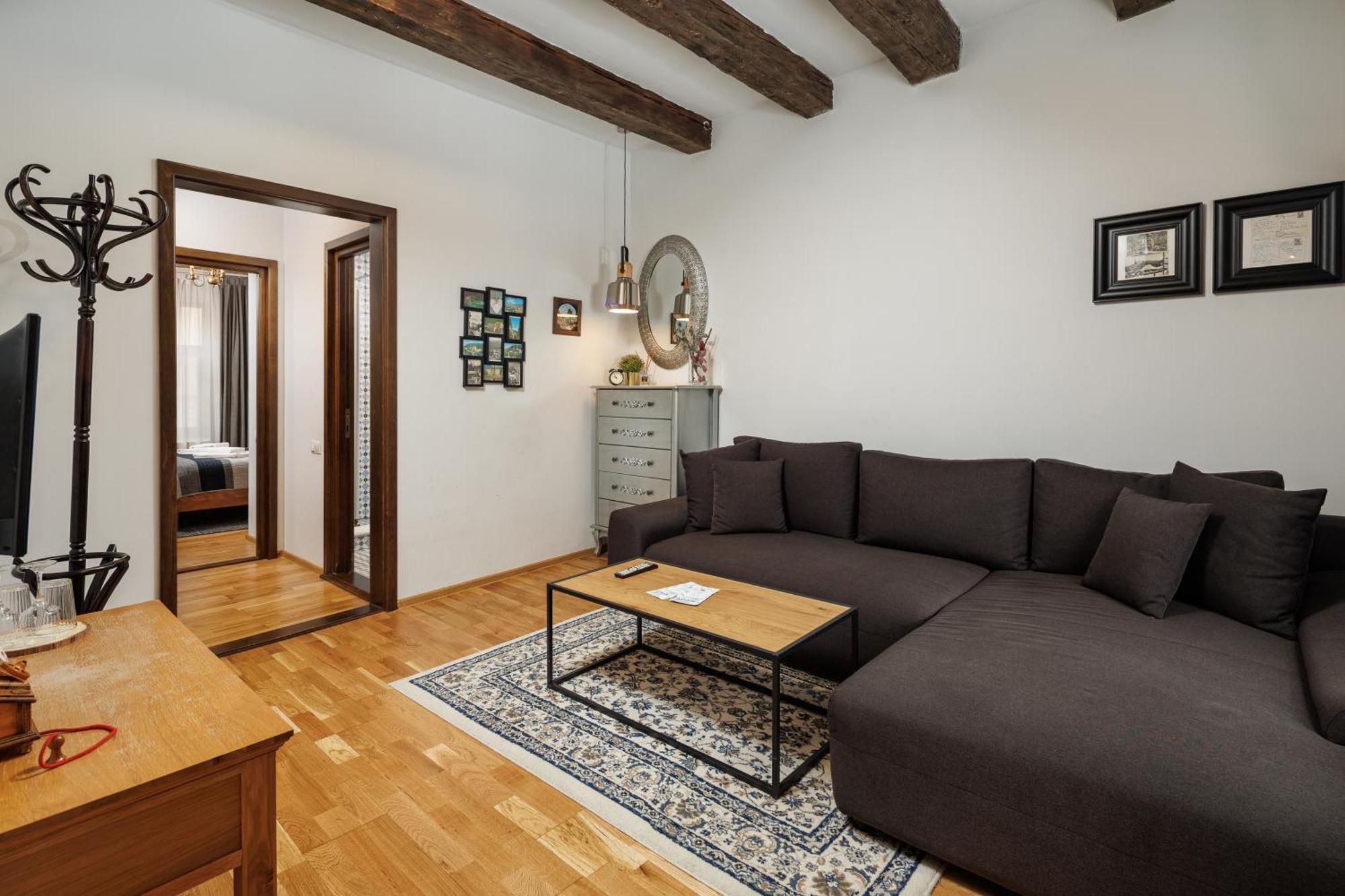 Wood House Republicii Hotel Brasov Ngoại thất bức ảnh