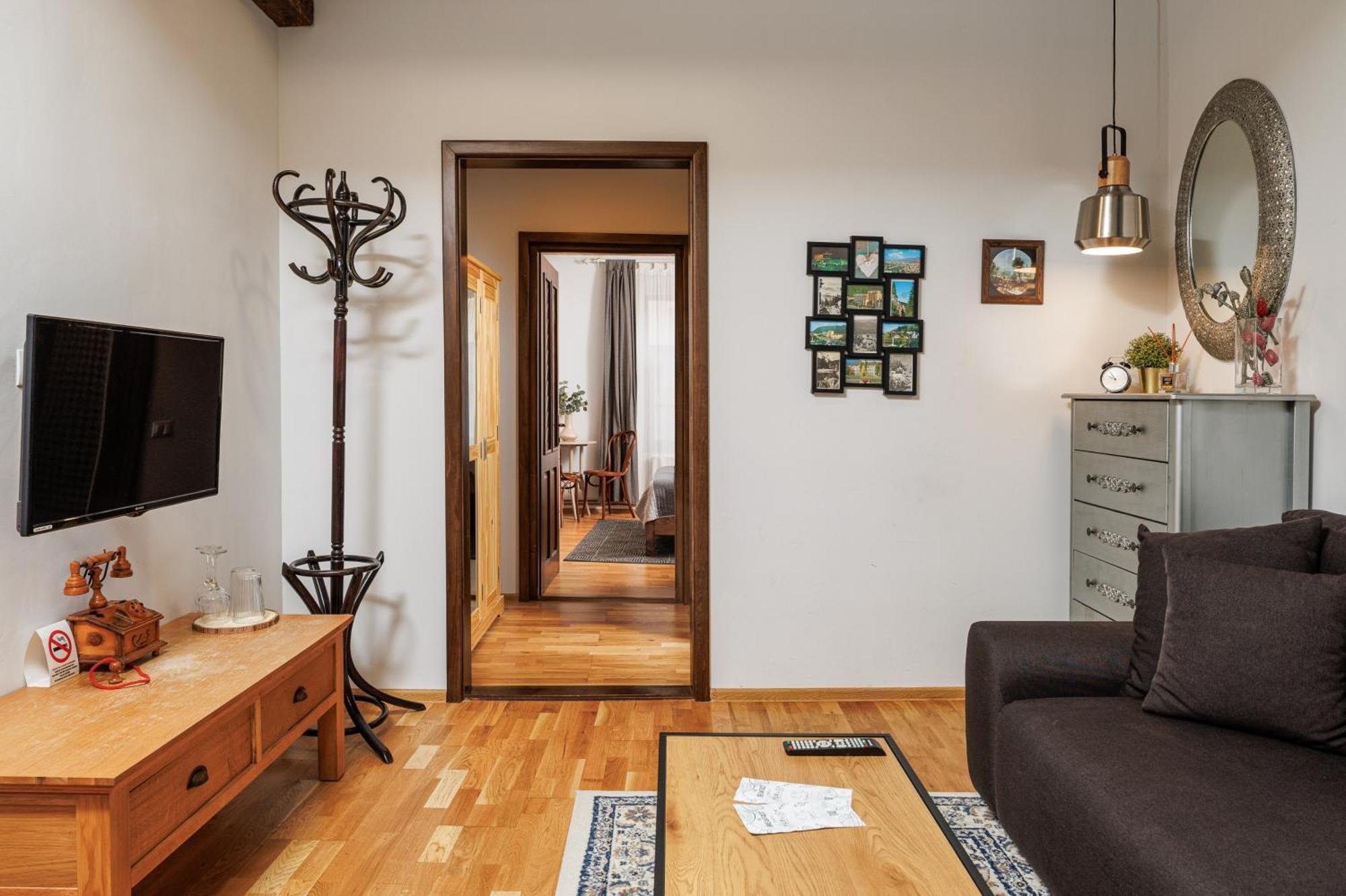 Wood House Republicii Hotel Brasov Ngoại thất bức ảnh