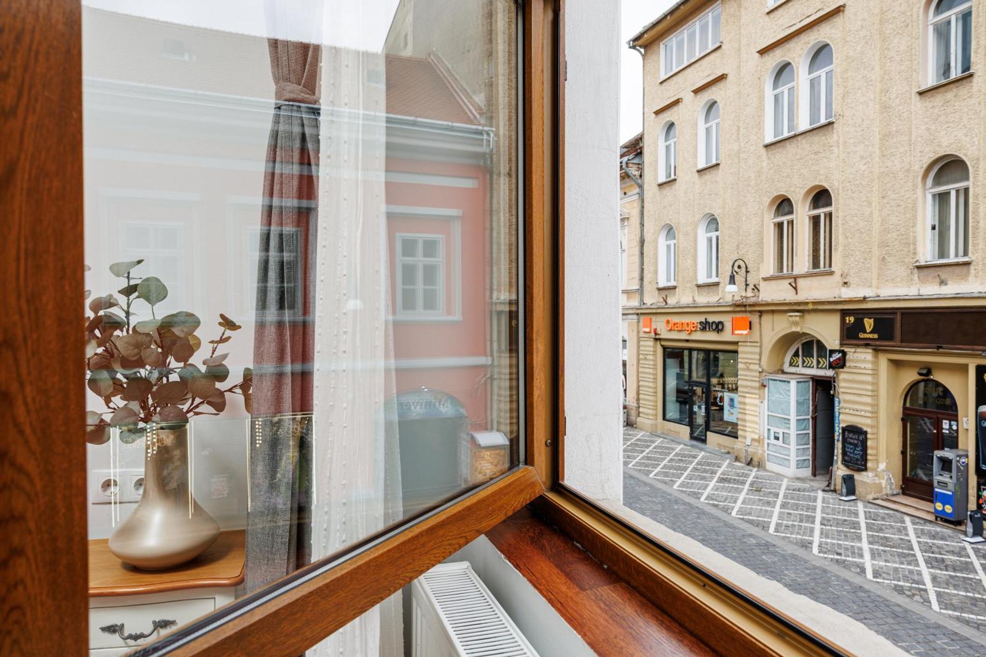 Wood House Republicii Hotel Brasov Ngoại thất bức ảnh