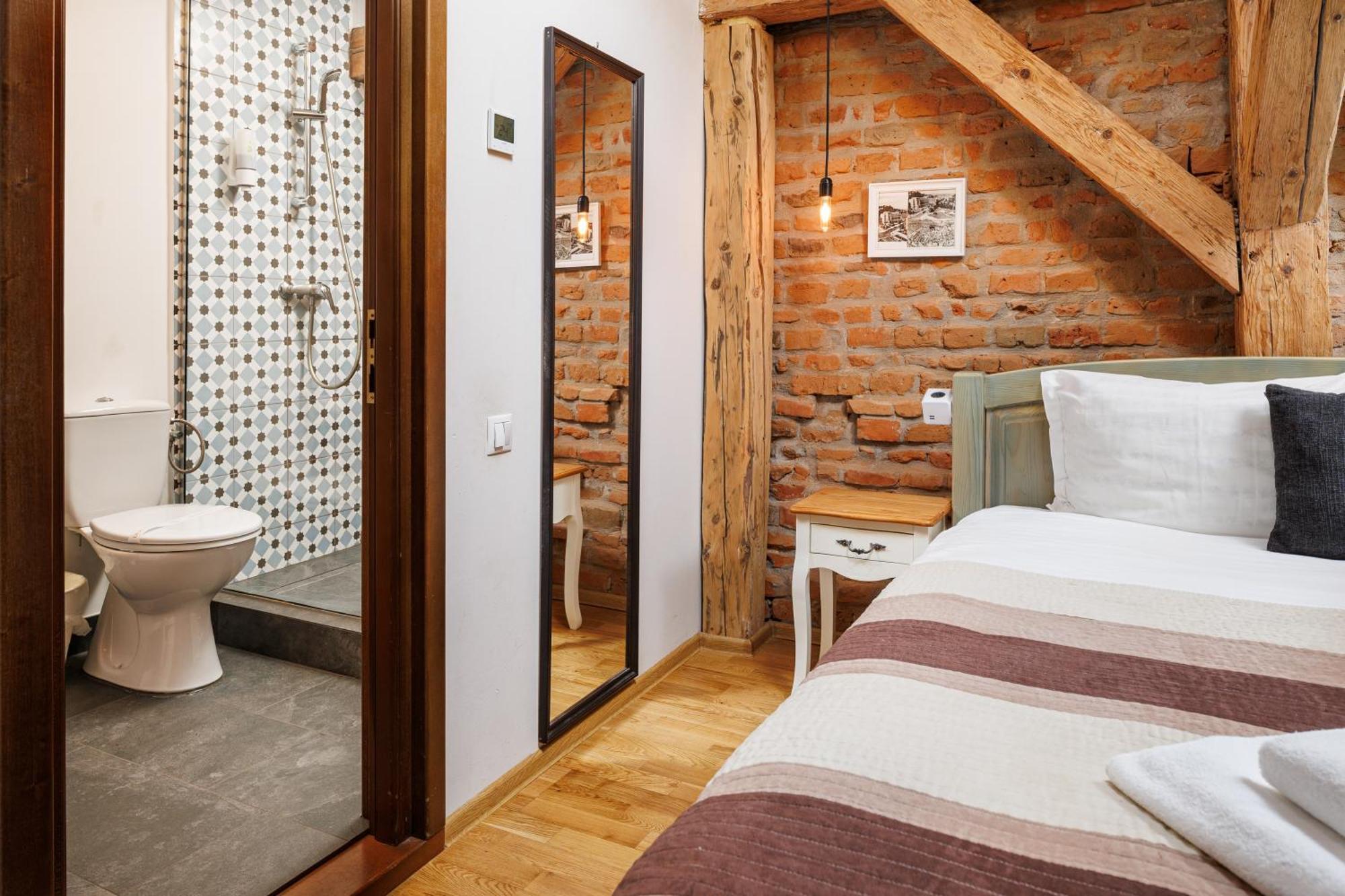 Wood House Republicii Hotel Brasov Ngoại thất bức ảnh