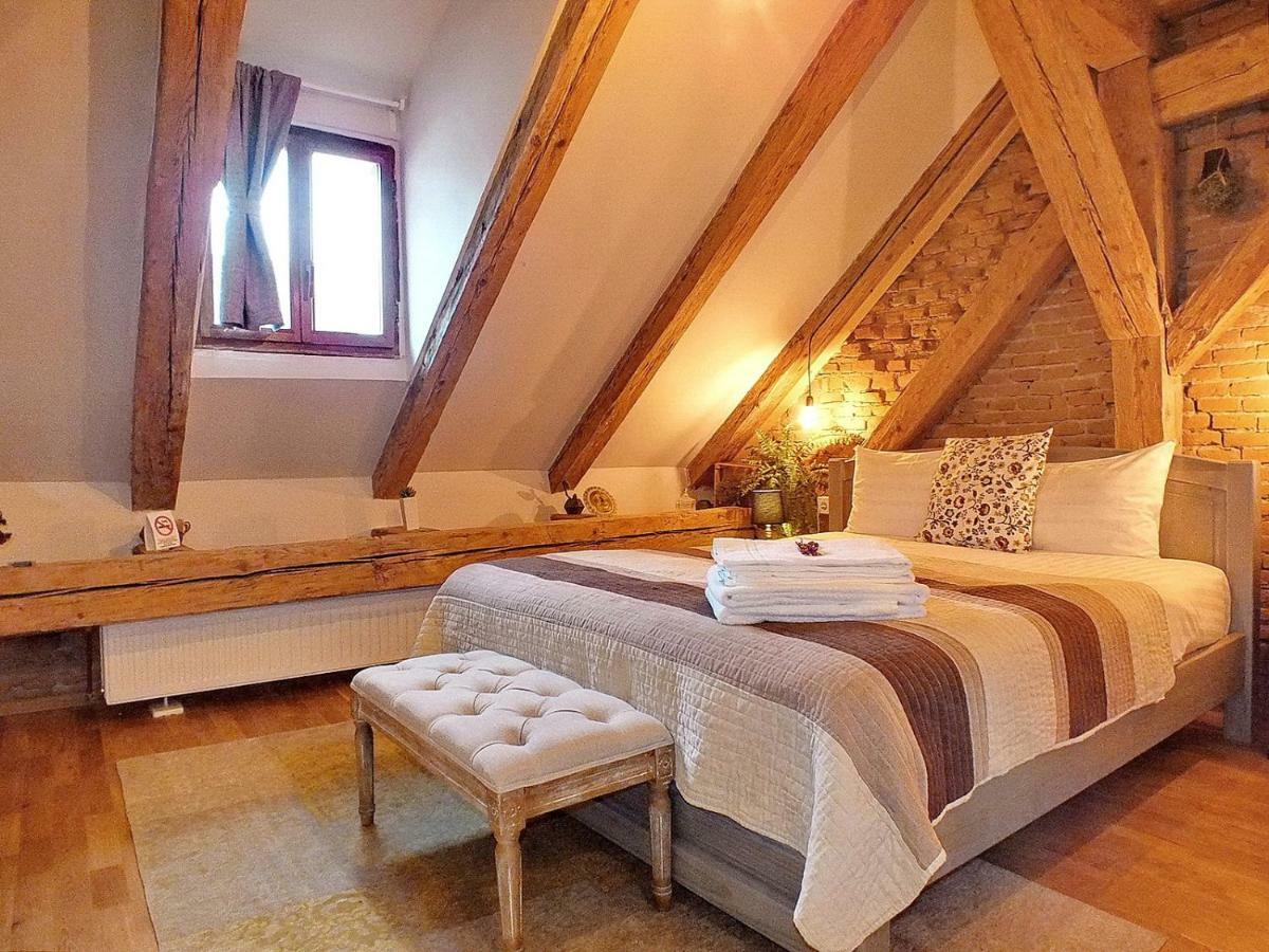 Wood House Republicii Hotel Brasov Ngoại thất bức ảnh