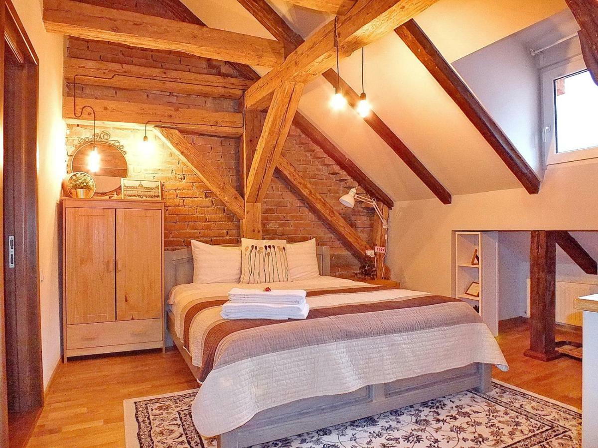Wood House Republicii Hotel Brasov Ngoại thất bức ảnh